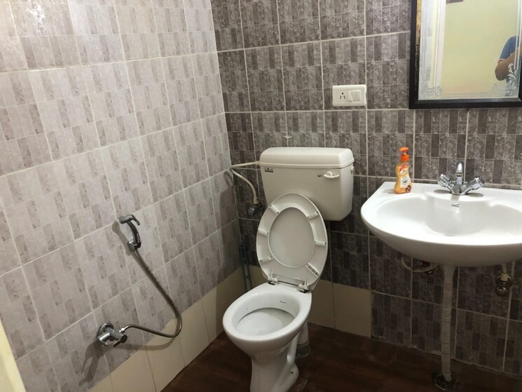 Bathroom, alaknanda-apartment-gomti-nagar 3 Bedroom 1700 Sq.Ft. Apartment In Gomti Nagar Lucknow 8115687