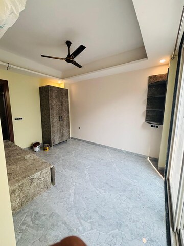 Room in 3 BHK Builder Floor at Sector 46 – for Rent