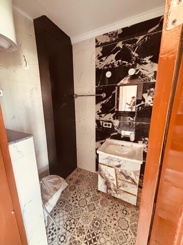 Furnished Amenities in 3 BHK Builder Floor at Sector 46 – for Rent