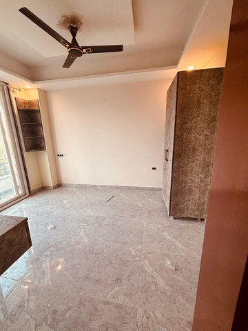 Bedroom in 3 BHK Builder Floor at Sector 46 – for Rent