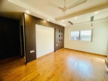 Room in 4 BHK Builder Floor at Ardee City, Sector 52 – for Rent