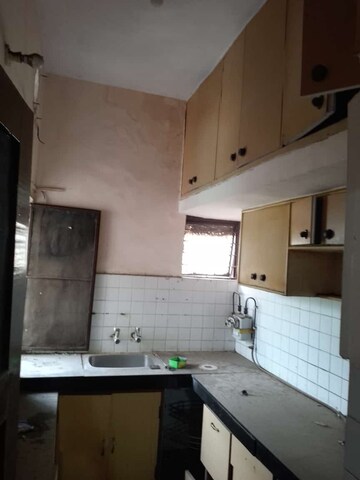 Kitchen in 1.5 BHK Builder Floor at Shastri Nagar – for Rent