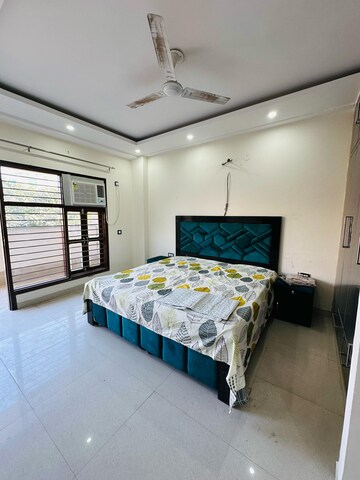 Bedroom in 4 BHK Builder Floor at Ardee City, Sector 52 – for Rent