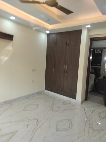 Bedroom in 4 BHK Builder Floor at Sector 45 – for Rent