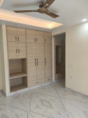 Room in 4 BHK Builder Floor at Sector 45 – for Rent