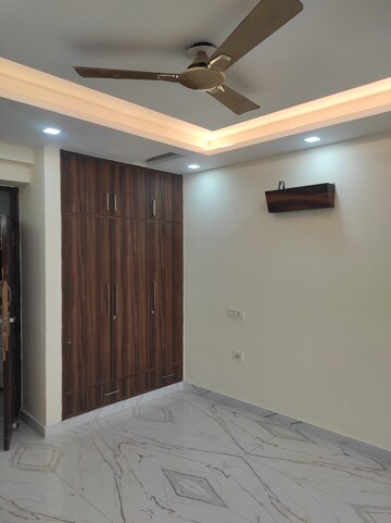 Bedroom in 4 BHK Builder Floor at Sector 45 – for Rent
