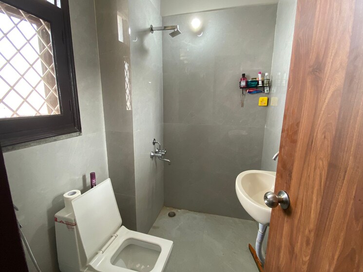 Bathroom, ss-mayfield-gardens 2 Bedroom 1050 Sq.Ft. Builder Floor In Sector 51 Gurgaon 8115998