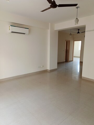 Room in 3 BHK Apartment at Emaar Emerald Floors Premier, Sector 65 – for Rent