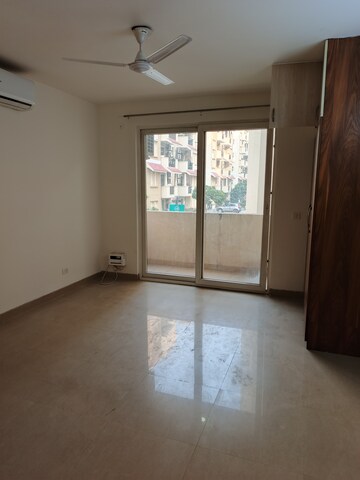 Room in 3 BHK Apartment at Emaar Emerald Floors Premier, Sector 65 – for Rent