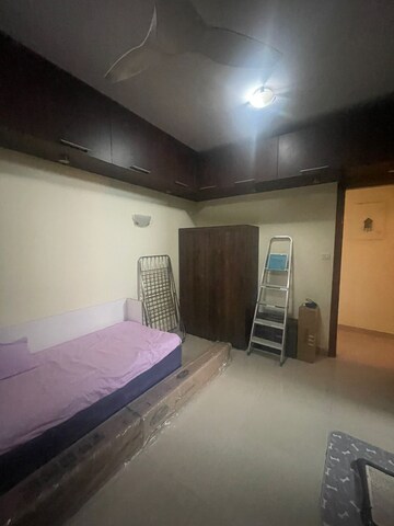 Bedroom in 3.5 BHK Apartment at Chembur – for Rent