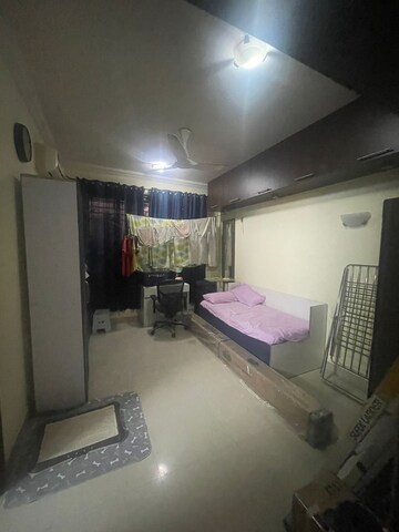 Living Room in 3.5 BHK Apartment at Chembur – for Rent