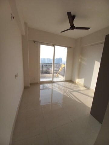 Room in 2 BHK Apartment at Signature Global The Millennia, Sector 37d – for Rent