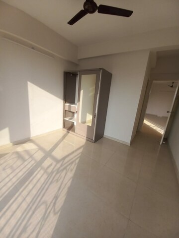 Room in 2 BHK Apartment at Signature Global The Millennia, Sector 37d – for Rent