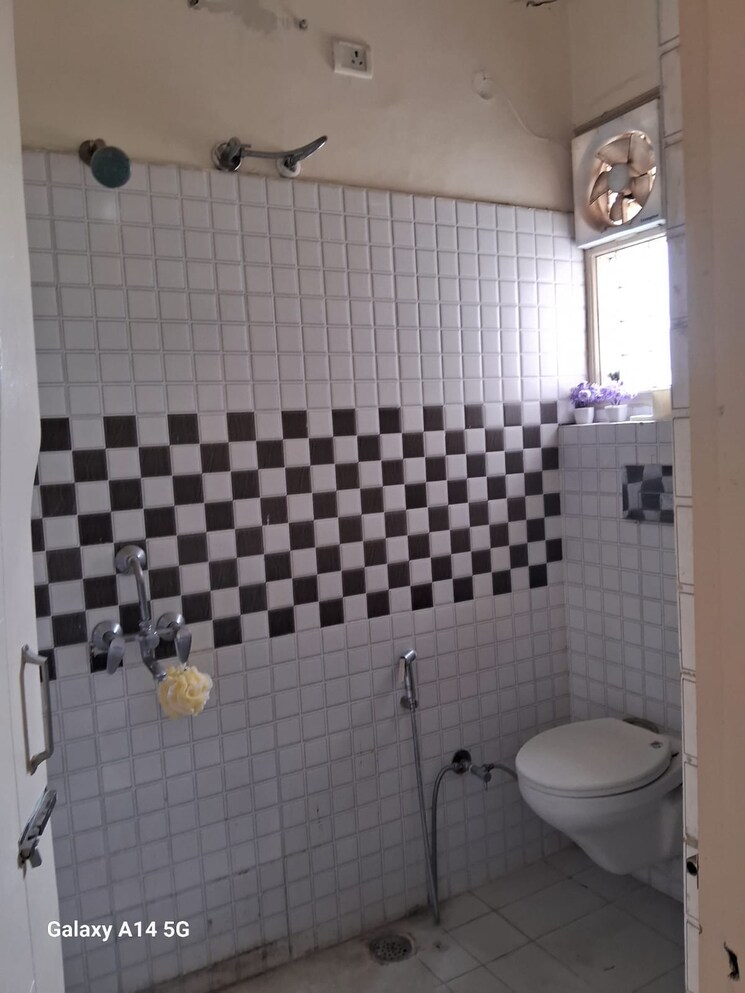 Bathroom, motiaz-royal-citi 3 Bedroom 1200 Sq.Ft. Builder Floor In Ambala Highway Zirakpur 8116073