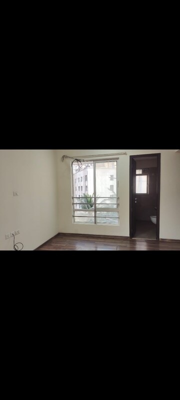 Room in 2 BHK Apartment at Runwal Olive, Mulund West – for Rent