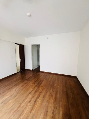 Room in 3 BHK Apartment at ILD Grand, Sector 37c – for Rent
