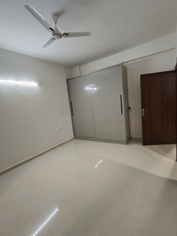 Room in 3.5 BHK Apartment at Aerocity – for Rent