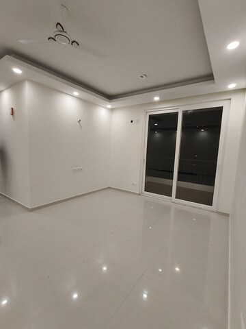 Furnished Amenities in 3.5 BHK Apartment at Aerocity – for Rent