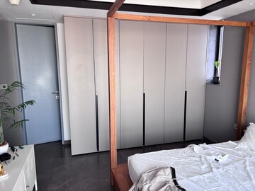 Bedroom in 4 BHK Apartment at Lower Parel – for Rent