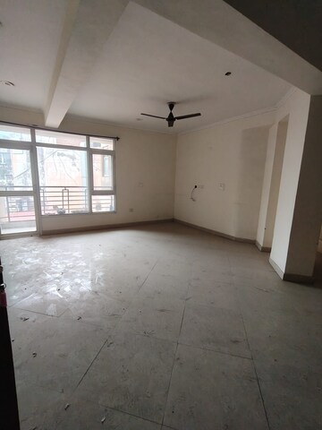 Room in 2 BHK Apartment at Vip Road – for Rent