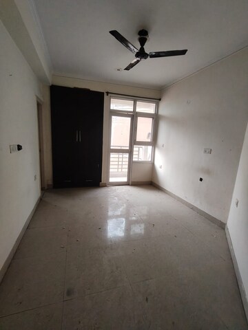 Room in 2 BHK Apartment at Vip Road – for Rent