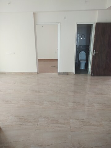 Furnished Amenities in 3 BHK Apartment at Supertech Czar Suites, Omicron I Greater Noida – for Rent