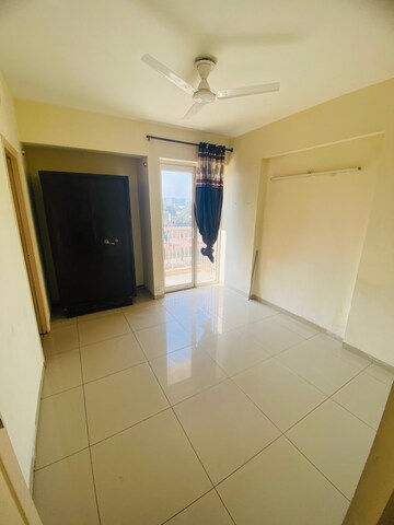 Room in 2 BHK Apartment at Wave Dream Homes, Wave City – for Rent