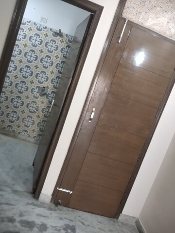 Furnished Amenities in 3 BHK Builder Floor at Guru Nanak Enclave, Dhakoli Village – for Sale