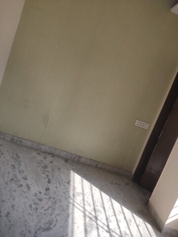 Room in 3 BHK Builder Floor at Guru Nanak Enclave, Dhakoli Village – for Sale