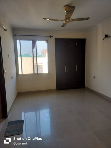 Room in 2 BHK Apartment at Vip Road – for Rent