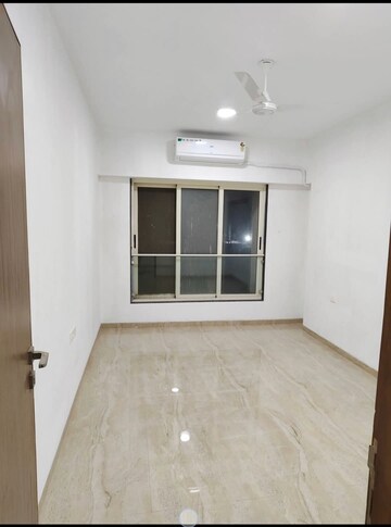 Room in 3 BHK Apartment at Bharat Juhu Vistas, Juhu – for Rent
