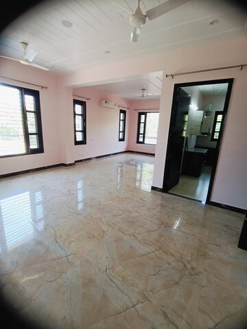 Room in 3 BHK Builder Floor at Ansal API Esencia, Sector 67 – for Rent