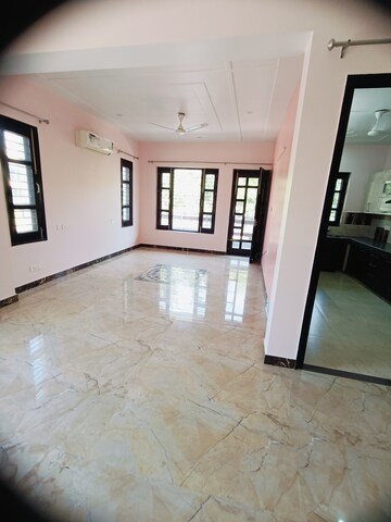 Room in 3 BHK Builder Floor at Ansal API Esencia, Sector 67 – for Rent