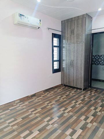 Room in 3 BHK Builder Floor at Ansal API Esencia, Sector 67 – for Rent