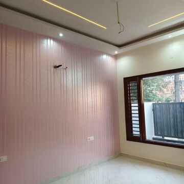 Room in 6 BHK Villa at Sector 127 – for Sale