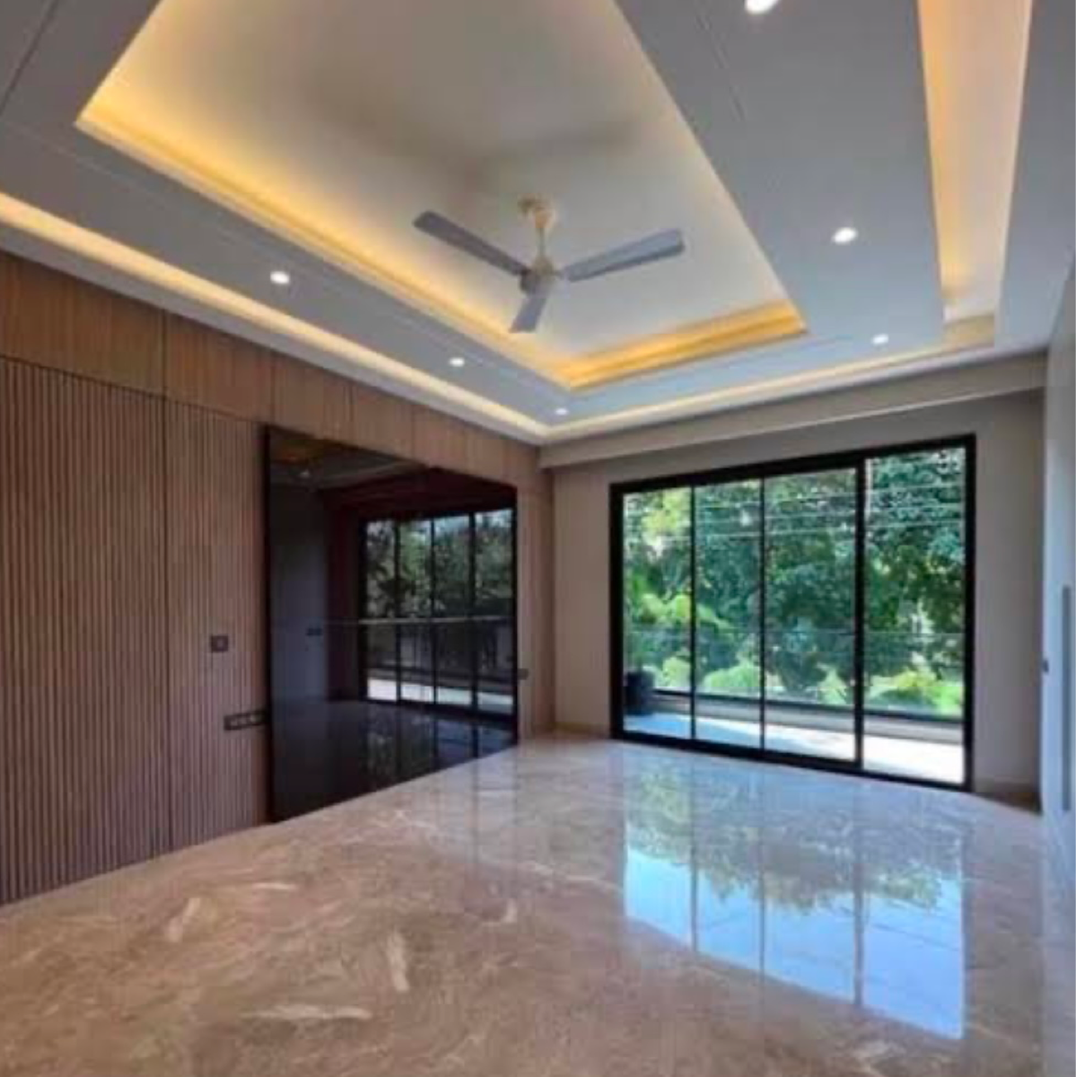 4 BHK + Servant Room 500 Sq.Yd. Builder Floor in DLF Silver Oaks