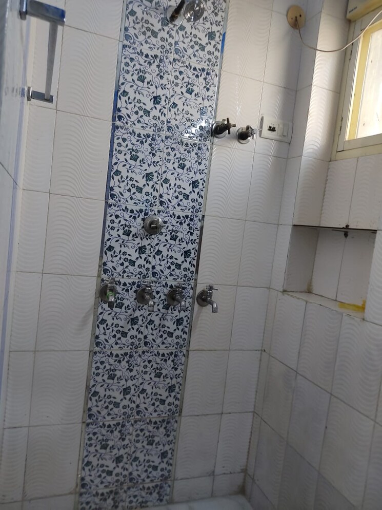 Bathroom, patparganj 2 Bedroom 950 Sq.Ft. Apartment In Patparganj Delhi 8116612