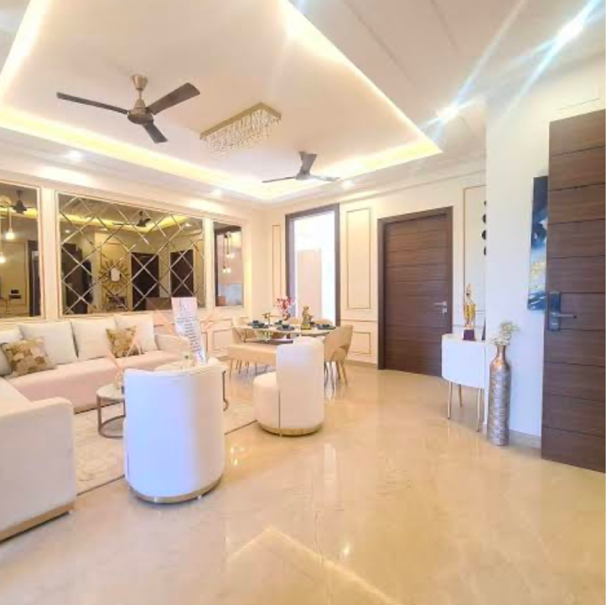 4 BHK + Extra Room Builder Floor For Sale in DLF Royale Residences