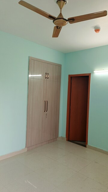 Room in 3 BHK Apartment at Tata Eureka Park, Sector 150 – for Rent