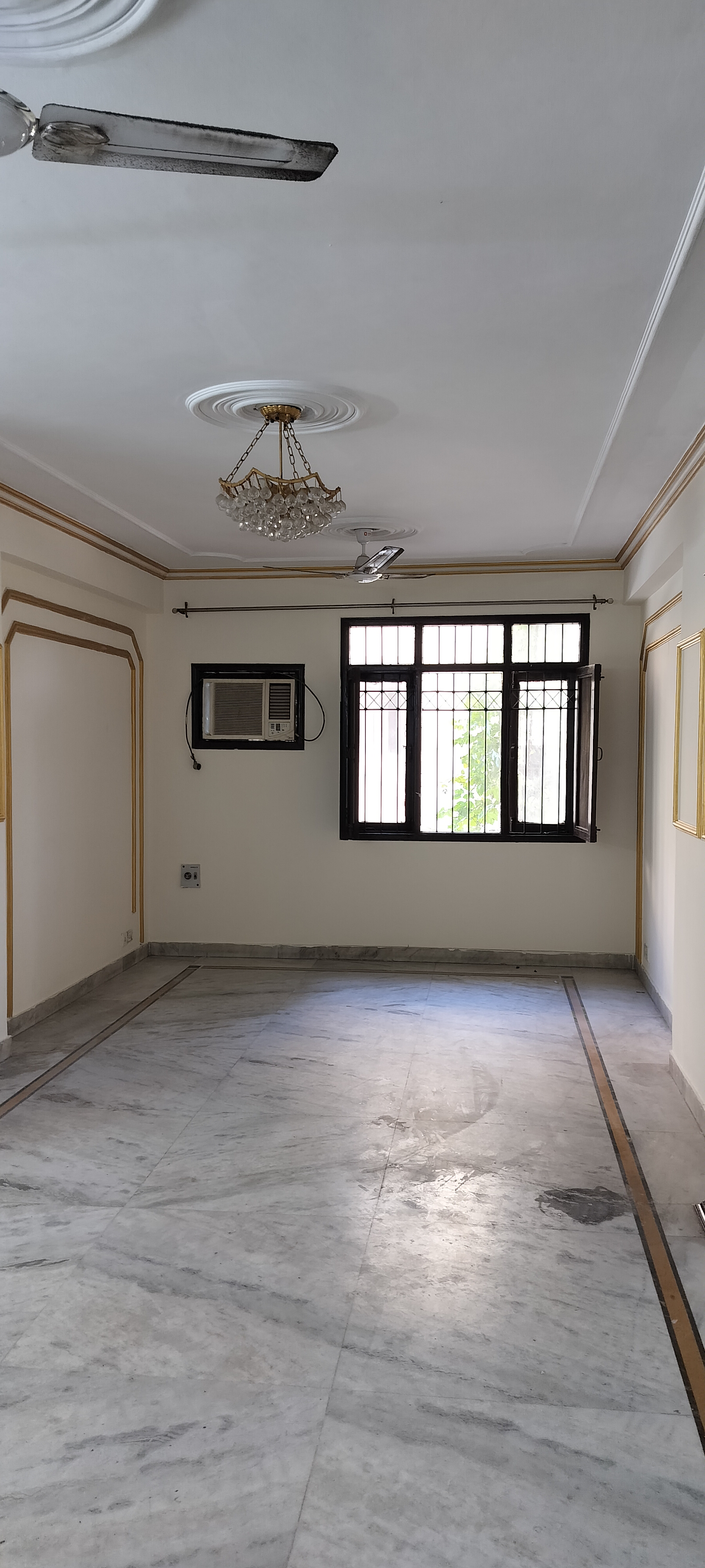 3.5 BHK + Servant Room Apartment For Sale in Stellar King Court Sector