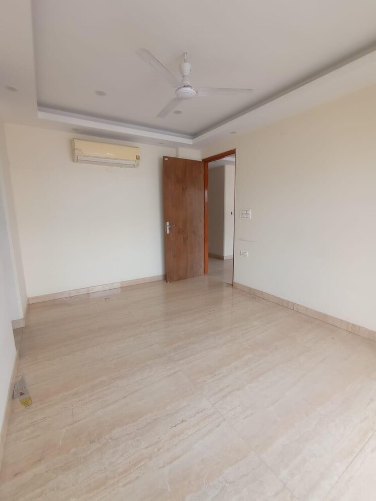 Room, sector 21 3 Bedroom 2440 Sq.Ft. Builder Floor In Sector 21 Gurgaon 8116853