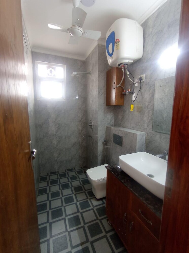 Bathroom, sector 21 3 Bedroom 2440 Sq.Ft. Builder Floor In Sector 21 Gurgaon 8116853