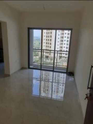 Room in 2 BHK Apartment at Sunteck Maxxworld, Naigaon East – for Rent