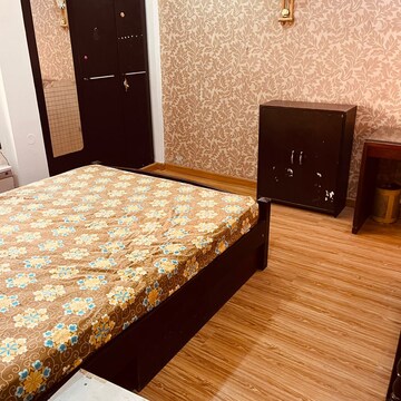Bedroom in 3 BHK Builder Floor at Sector 57 – for Rent