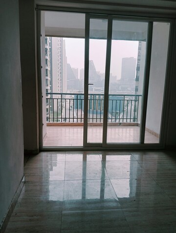 Room in 2 BHK Apartment at Amrapali Golf Homes, Sector 4, Greater Noida – for Rent