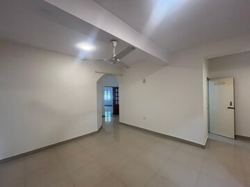 Room in 4 BHK Builder Floor at Langford Road – for Rent