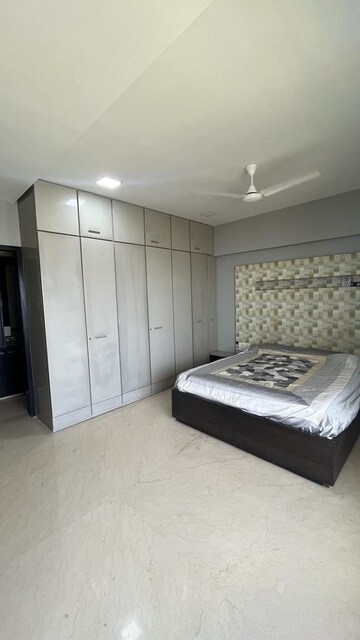 Bedroom in 3 BHK Apartment at Mahalaxmi – for Rent