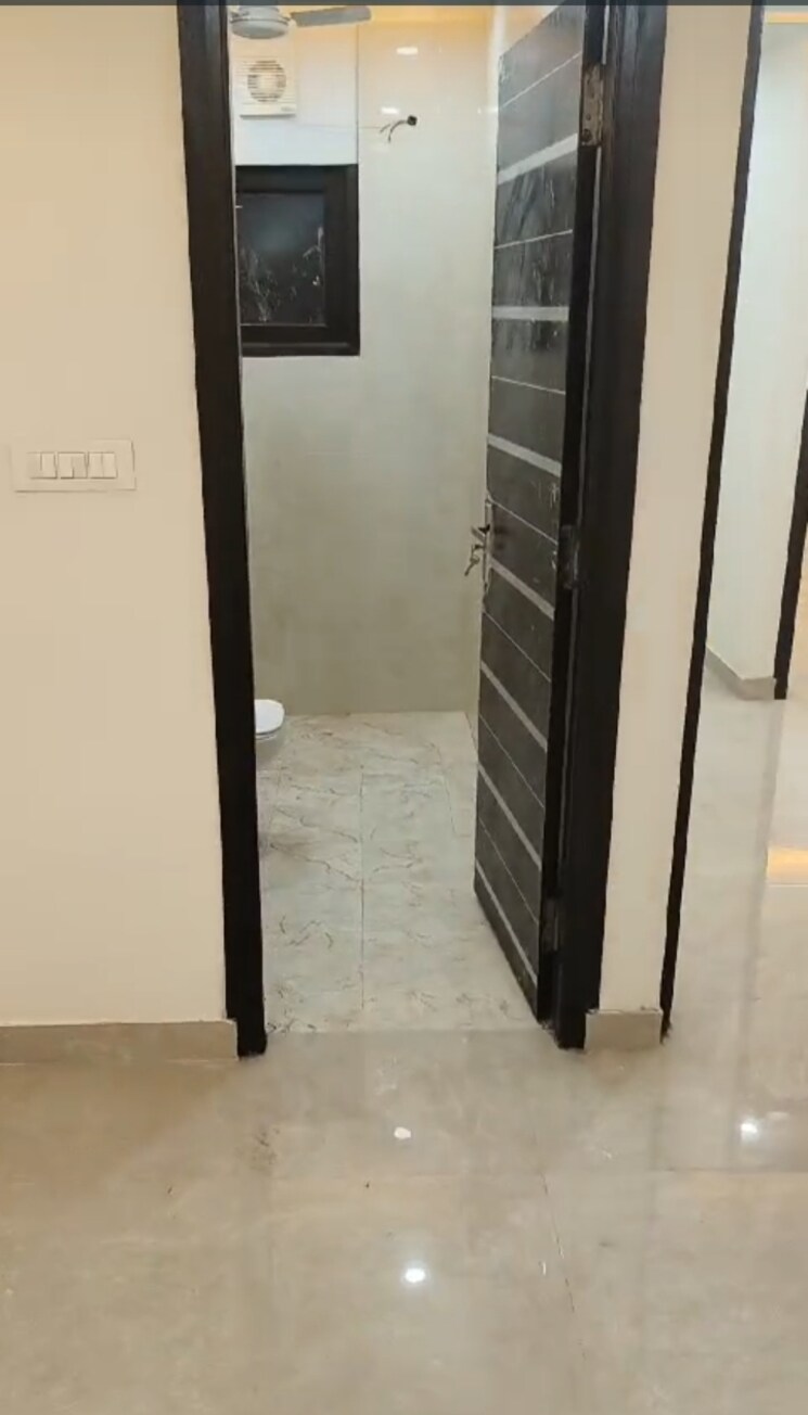 undefined, east of kailash 3 Bedroom 125 Sq.Yd. Builder Floor In East Of Kailash Delhi 8117126