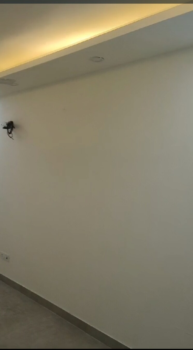 Room, east of kailash 3 Bedroom 125 Sq.Yd. Builder Floor In East Of Kailash Delhi 8117126