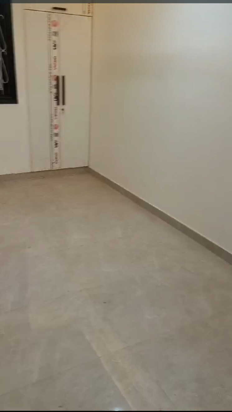 Room, east of kailash 3 Bedroom 125 Sq.Yd. Builder Floor In East Of Kailash Delhi 8117126